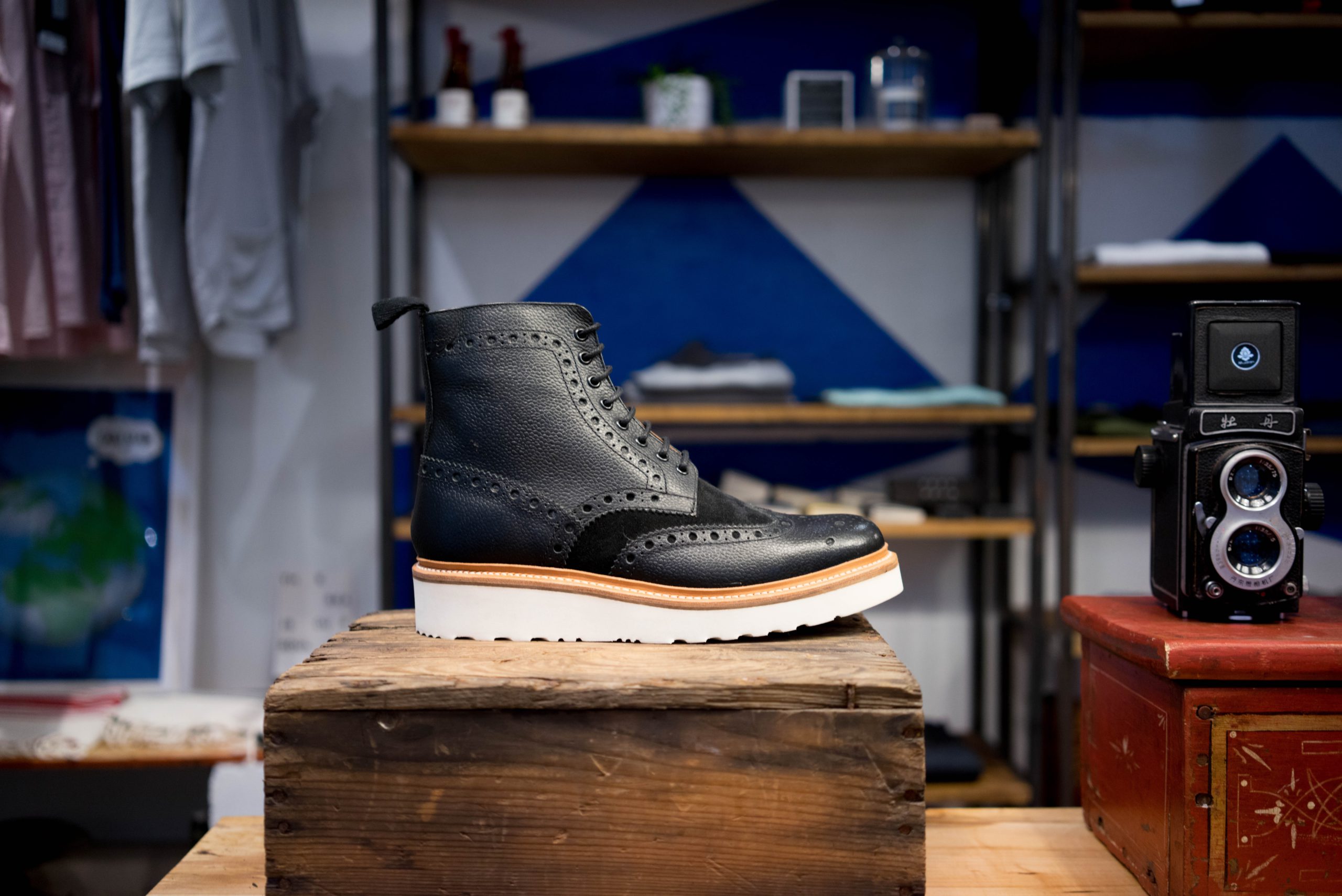 Black shoes on display searchandising